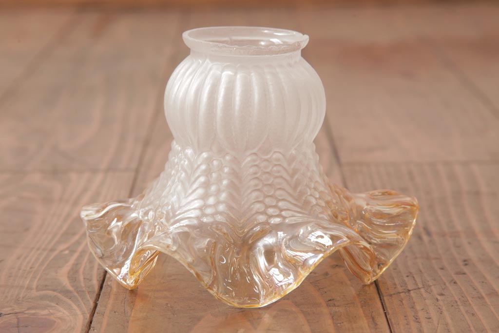 フランスアンティーク　波うつようなフリルシェードが可愛らしいペンダントライト(天井照明、電笠)