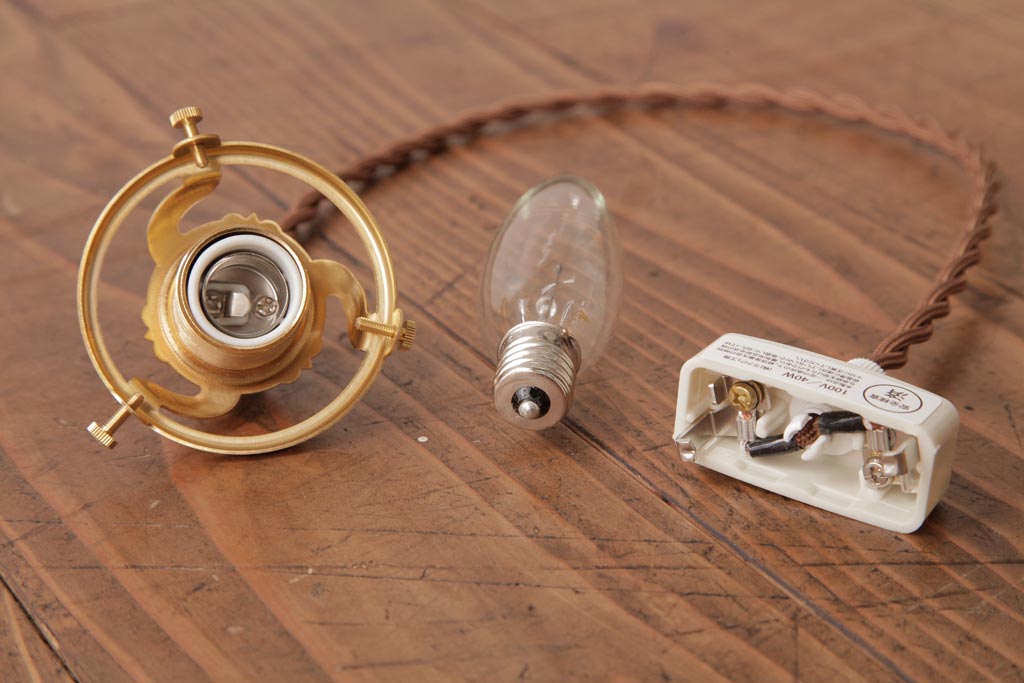 フランスアンティーク　波うつようなフリルシェードが可愛らしいペンダントライト(天井照明、電笠)