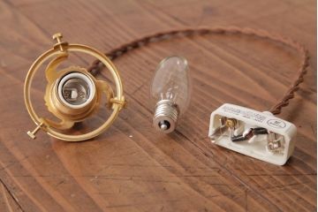 フランスアンティーク　波うつようなフリルシェードが可愛らしいペンダントライト(天井照明、電笠)