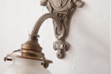 フランス製　リボンとフリルが可憐な印象与えるブラケット(壁掛け照明)