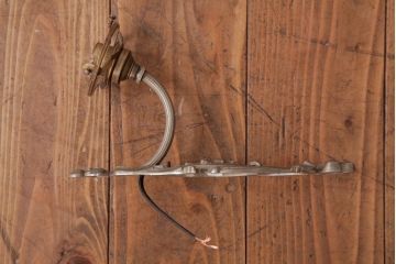 フランス製　リボンとフリルが可憐な印象与えるブラケット(壁掛け照明)