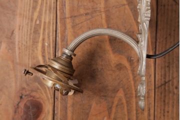 フランス製　リボンとフリルが可憐な印象与えるブラケット(壁掛け照明)