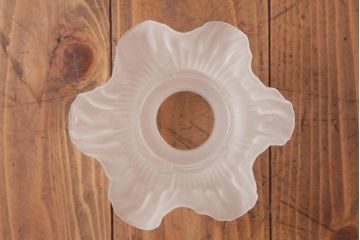 フランス製　リボンとフリルが可憐な印象与えるブラケット(壁掛け照明)