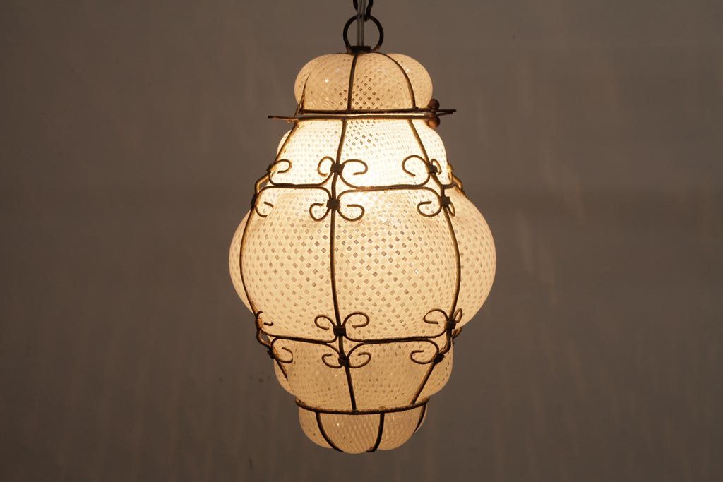 イタリアアンティーク　ムラーノガラス　異国情緒あふれる佇まいがお洒落なペンダントライト(天井照明、ムラノガラス)