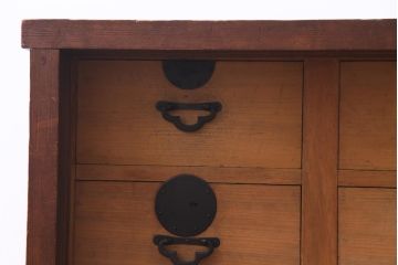 アンティーク家具　明治大正期　ヒノキ材　シンプルな作りが魅力的な小振りの帳場箪笥(引き出し)