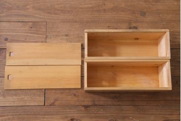 アンティーク家具　明治大正期　ヒノキ材　シンプルな作りが魅力的な小振りの帳場箪笥(引き出し)