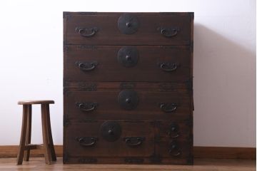 アンティーク家具　和製アンティーク　前面桐材　時を経た質感が味わい深い重ね箪笥(衣装箪笥、引き出し、桐箪笥、桐たんす)