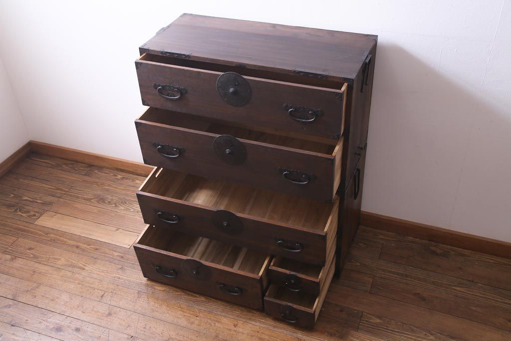 アンティーク家具　和製アンティーク　前面桐材　時を経た質感が味わい深い重ね箪笥(衣装箪笥、引き出し、桐箪笥、桐たんす)