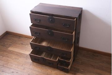 アンティーク家具　和製アンティーク　前面桐材　時を経た質感が味わい深い重ね箪笥(衣装箪笥、引き出し、桐箪笥、桐たんす)