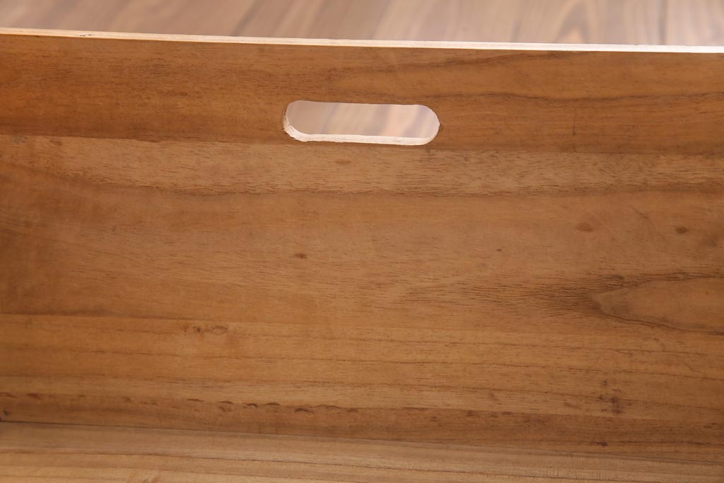 アンティーク家具　和製アンティーク　前面桐材　時を経た質感が味わい深い重ね箪笥(衣装箪笥、引き出し、桐箪笥、桐たんす)