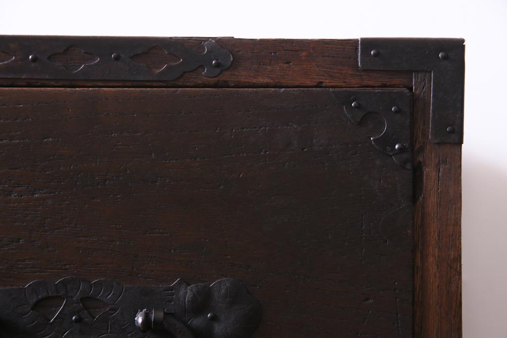 アンティーク家具　和製アンティーク　前面桐材　時を経た質感が味わい深い重ね箪笥(衣装箪笥、引き出し、桐箪笥、桐たんす)