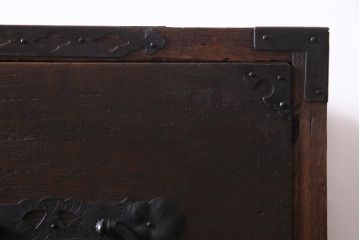 アンティーク家具　和製アンティーク　前面桐材　時を経た質感が味わい深い重ね箪笥(衣装箪笥、引き出し、桐箪笥、桐たんす)