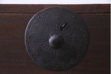 アンティーク家具　和製アンティーク　前面桐材　時を経た質感が味わい深い重ね箪笥(衣装箪笥、引き出し、桐箪笥、桐たんす)