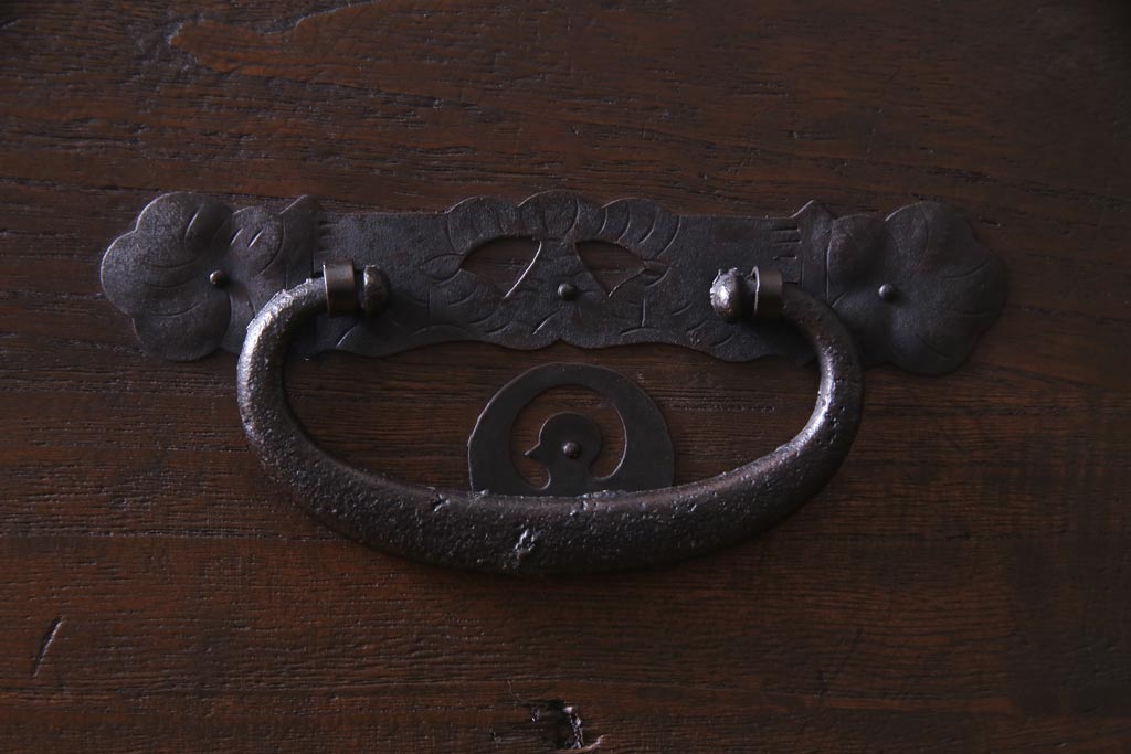 アンティーク家具　和製アンティーク　前面桐材　時を経た質感が味わい深い重ね箪笥(衣装箪笥、引き出し、桐箪笥、桐たんす)