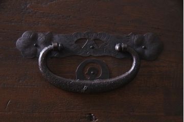 アンティーク家具　和製アンティーク　前面桐材　時を経た質感が味わい深い重ね箪笥(衣装箪笥、引き出し、桐箪笥、桐たんす)