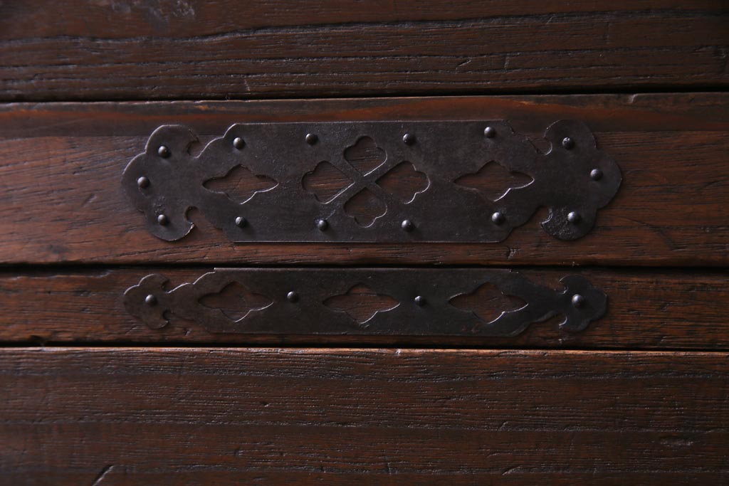 アンティーク家具　和製アンティーク　前面桐材　時を経た質感が味わい深い重ね箪笥(衣装箪笥、引き出し、桐箪笥、桐たんす)