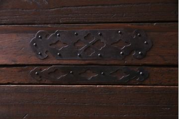 アンティーク家具　和製アンティーク　前面桐材　時を経た質感が味わい深い重ね箪笥(衣装箪笥、引き出し、桐箪笥、桐たんす)