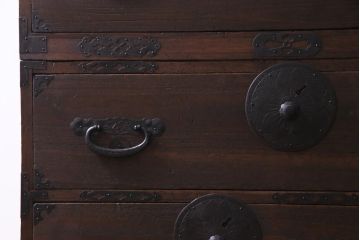 アンティーク家具　和製アンティーク　前面桐材　時を経た質感が味わい深い重ね箪笥(衣装箪笥、引き出し、桐箪笥、桐たんす)