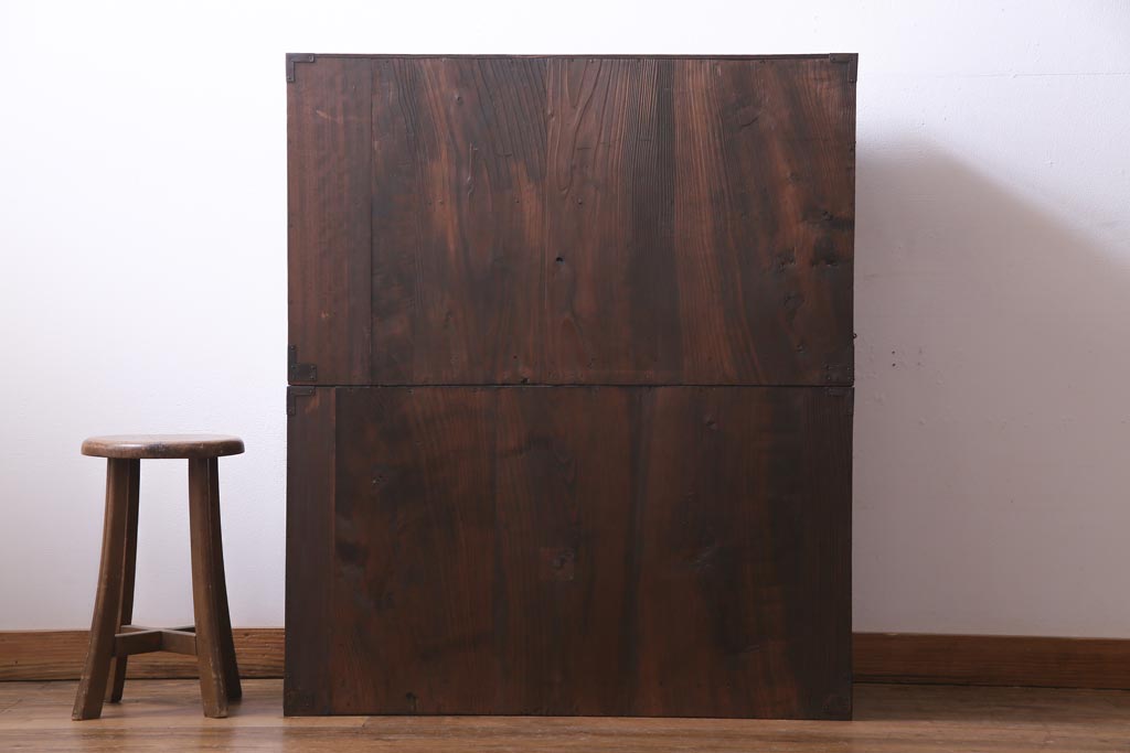 アンティーク家具　和製アンティーク　前面桐材　時を経た質感が味わい深い重ね箪笥(衣装箪笥、引き出し、桐箪笥、桐たんす)