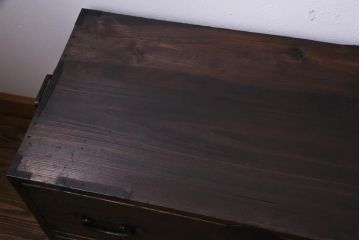 アンティーク家具　和製アンティーク　前面桐材　時を経た質感が味わい深い重ね箪笥(衣装箪笥、引き出し、桐箪笥、桐たんす)