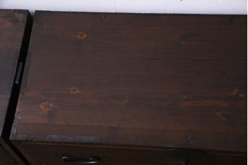 アンティーク家具　和製アンティーク　前面桐材　時を経た質感が味わい深い重ね箪笥(衣装箪笥、引き出し、桐箪笥、桐たんす)