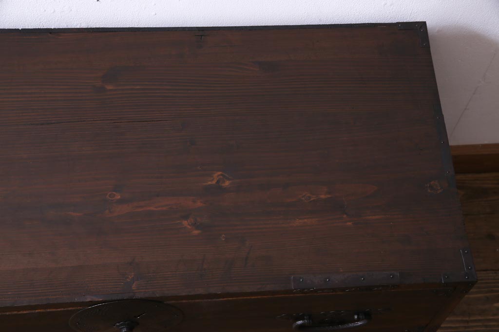 アンティーク家具　和製アンティーク　前面桐材　時を経た質感が味わい深い重ね箪笥(衣装箪笥、引き出し、桐箪笥、桐たんす)