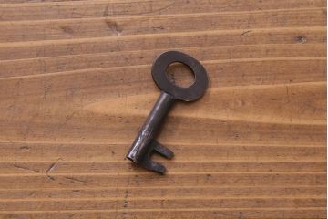 アンティーク家具　和製アンティーク　前面桐材　時を経た質感が味わい深い重ね箪笥(衣装箪笥、引き出し、桐箪笥、桐たんす)