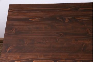 ペイント家具　ヒノキ材　レトロな雰囲気漂うリメイクの鉄脚テーブル(作業台、カフェテーブル)