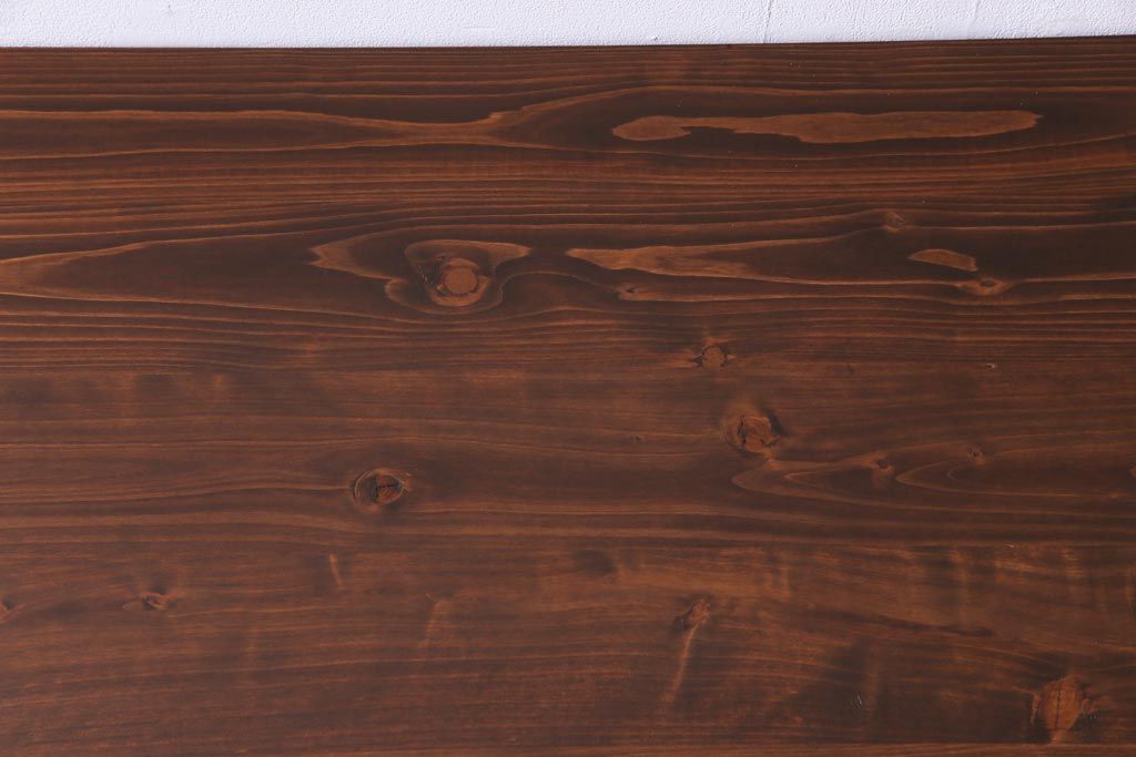 ペイント家具　ヒノキ材　レトロな雰囲気漂うリメイクの鉄脚テーブル(作業台、カフェテーブル)