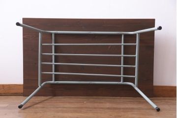 ペイント家具　ヒノキ材　レトロな雰囲気漂うリメイクの鉄脚テーブル(作業台、カフェテーブル)