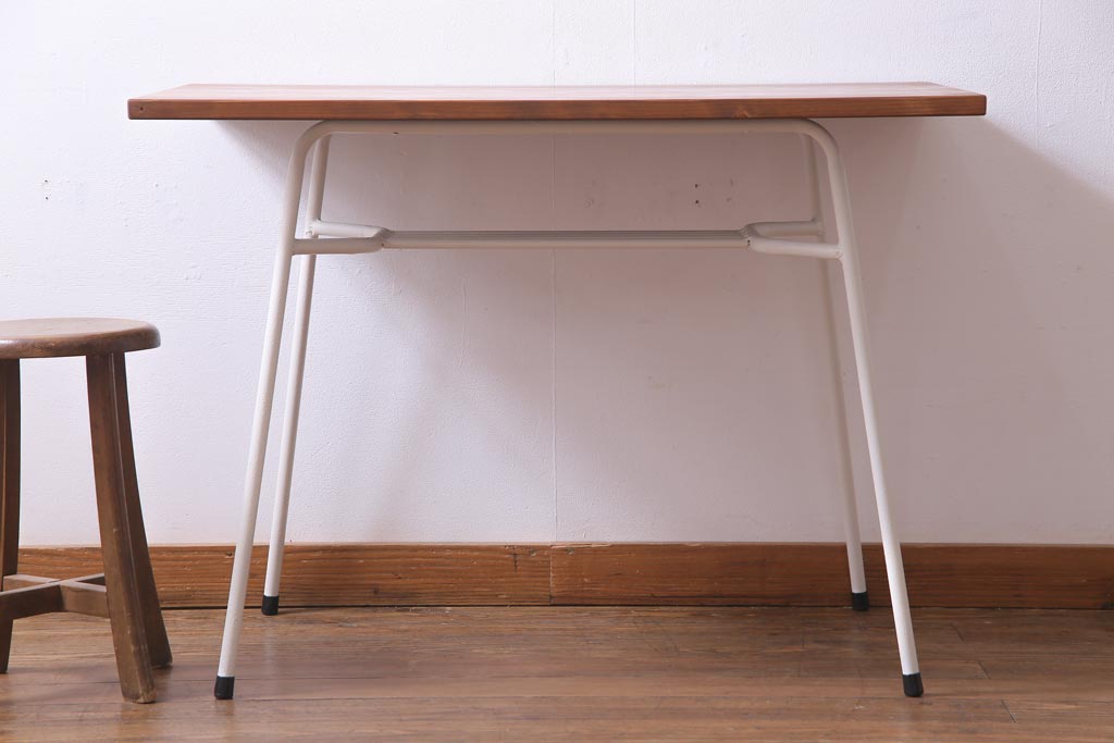 リメイク　ペイント家具　ヒノキ材　ナチュラルな雰囲気が魅力的な鉄脚テーブル(作業台、カフェテーブル)