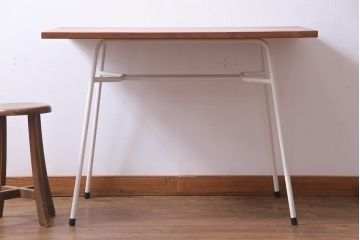 リメイク　ペイント家具　ヒノキ材　ナチュラルな雰囲気が魅力的な鉄脚テーブル(作業台、カフェテーブル)