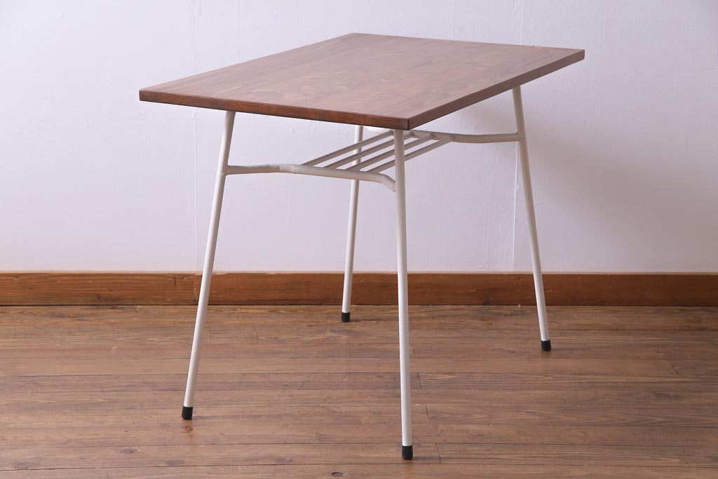 リメイク　ペイント家具　ヒノキ材　ナチュラルな雰囲気が魅力的な鉄脚テーブル(作業台、カフェテーブル)