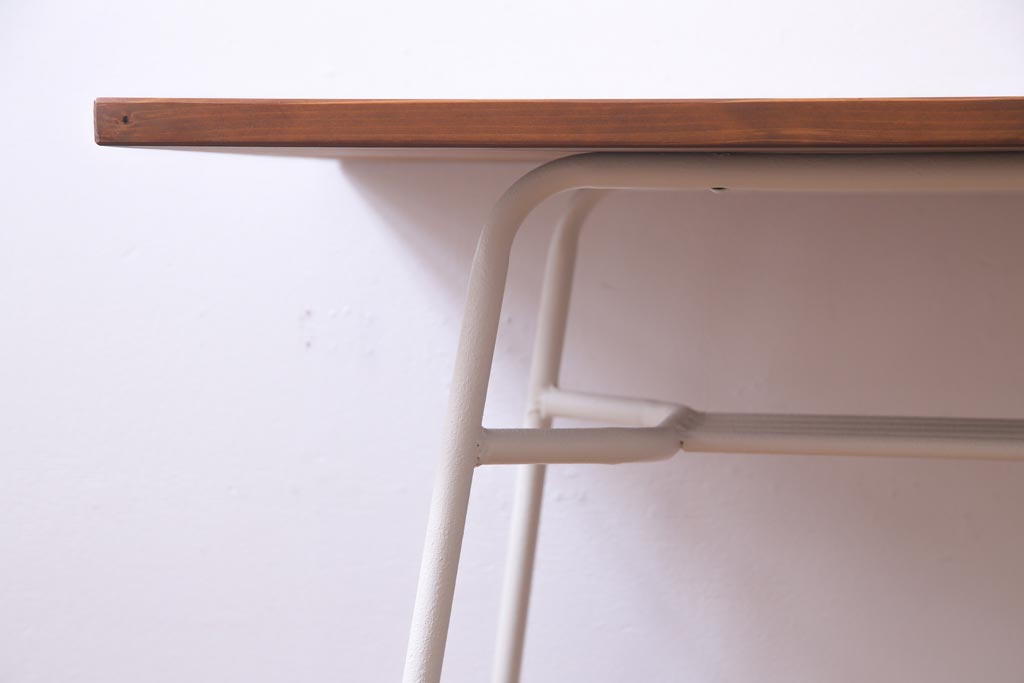 リメイク　ペイント家具　ヒノキ材　ナチュラルな雰囲気が魅力的な鉄脚テーブル(作業台、カフェテーブル)