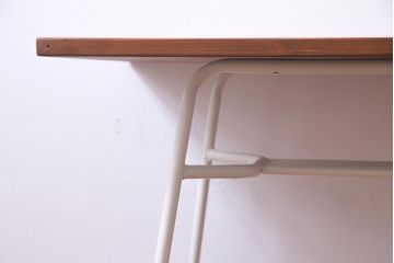 リメイク　ペイント家具　ヒノキ材　ナチュラルな雰囲気が魅力的な鉄脚テーブル(作業台、カフェテーブル)