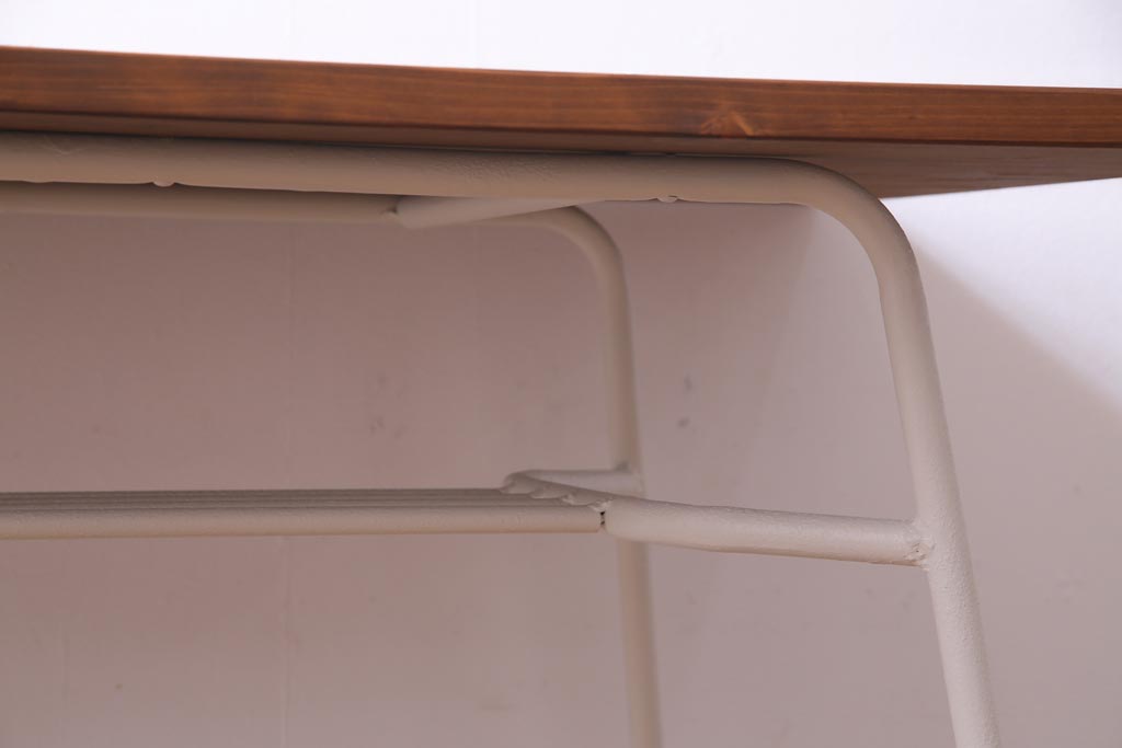 リメイク　ペイント家具　ヒノキ材　ナチュラルな雰囲気が魅力的な鉄脚テーブル(作業台、カフェテーブル)