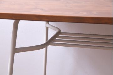 リメイク　ペイント家具　ヒノキ材　ナチュラルな雰囲気が魅力的な鉄脚テーブル(作業台、カフェテーブル)
