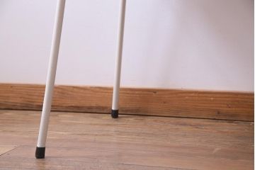 リメイク　ペイント家具　ヒノキ材　ナチュラルな雰囲気が魅力的な鉄脚テーブル(作業台、カフェテーブル)