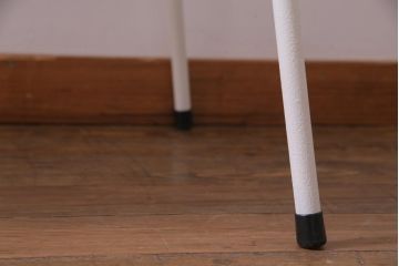 リメイク　ペイント家具　ヒノキ材　ナチュラルな雰囲気が魅力的な鉄脚テーブル(作業台、カフェテーブル)