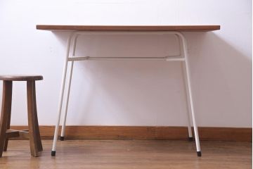 リメイク　ペイント家具　ヒノキ材　ナチュラルな雰囲気が魅力的な鉄脚テーブル(作業台、カフェテーブル)