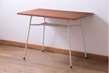 リメイク　ペイント家具　ヒノキ材　ナチュラルな雰囲気が魅力的な鉄脚テーブル(作業台、カフェテーブル)