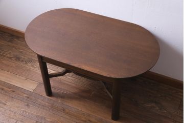 アンティーク家具　昭和初期　ナラ材　素朴な温かみを感じるラウンド型のセンターテーブル(リビングテーブル)