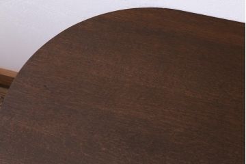 アンティーク家具　昭和初期　ナラ材　素朴な温かみを感じるラウンド型のセンターテーブル(リビングテーブル)