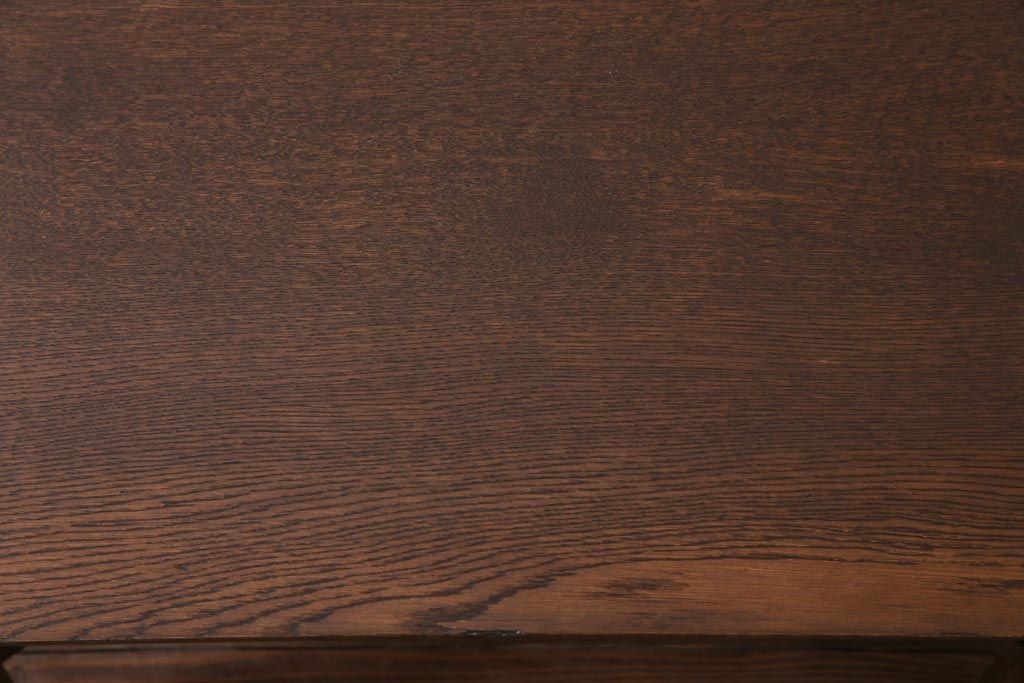 アンティーク家具　昭和初期　ナラ材　素朴な温かみを感じるラウンド型のセンターテーブル(リビングテーブル)