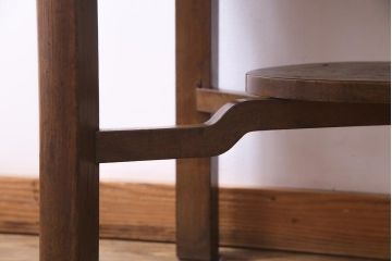 アンティーク家具　昭和初期　ナラ材　素朴な温かみを感じるラウンド型のセンターテーブル(リビングテーブル)