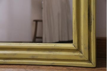 アンティーク雑貨　ラフジュ工房オリジナル　ペイント　落ち着いたイエローが空間のアクセントになるウォールミラー(鏡、姿見、壁掛け鏡)(R-034003)