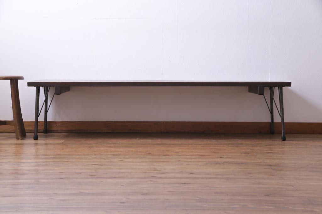 リメイク家具　明治期　朴の木　古い木の質感が味わい深い鉄脚テーブル(ローテーブル、飾り台)