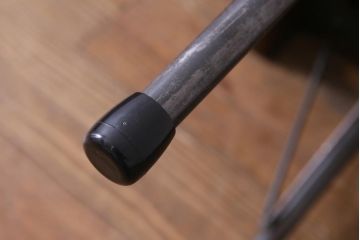 リメイク家具　明治期　朴の木　古い木の質感が味わい深い鉄脚テーブル(ローテーブル、飾り台)