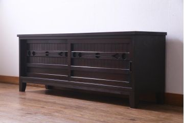 ラフジュ工房オリジナル　リメイク　明治期の味わい深い建具を使った脚付きローボード(戸棚、テレビボード、収納棚)