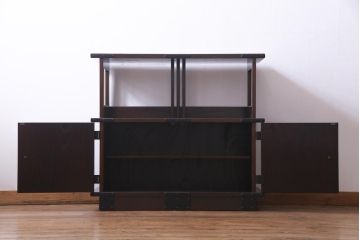 中古　民芸家具　牡丹の飾り金具が品格を添える飾り棚(サイドボード)